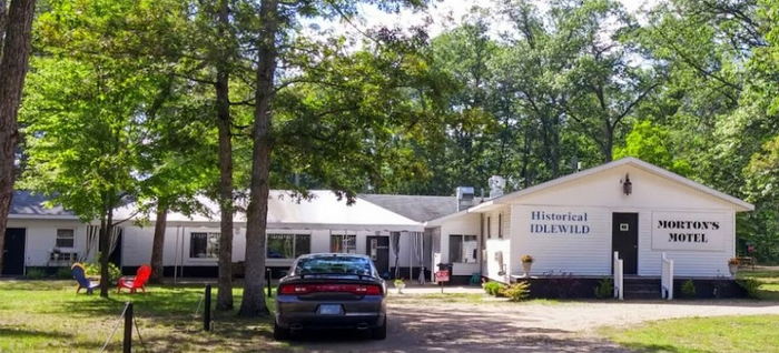 Mortons Motel - From Web Listing (newer photo)